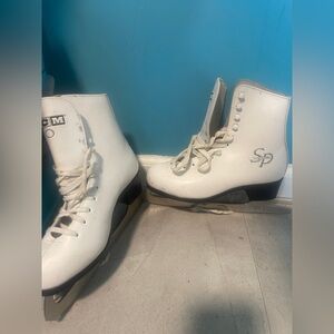 CCM Ice Skates women’s size 6